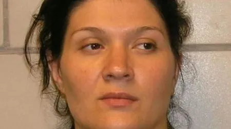 O craioveancă, acuzată de infracţiuni informatice, urmărită prin Interpol