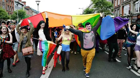 Irlandezii, la referendum privind aprobarea căsătoriilor între persoane de acelaşi sex