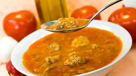 REŢETA ZILEI: Mâncare de perişoare cu legume şi sos de roşii