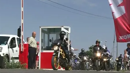 IUBIM DOUĂ ROŢI. Paradă cu sute de motociclişti în Capitală VIDEO