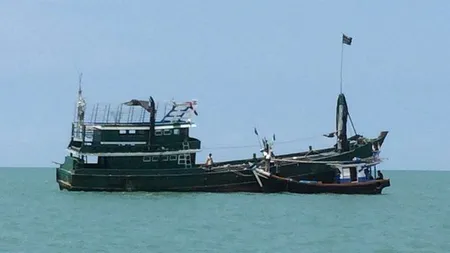 O ambarcaţiune cu imigranţi dispărută a fost salvată de pescari în largul coastelor indoneziene