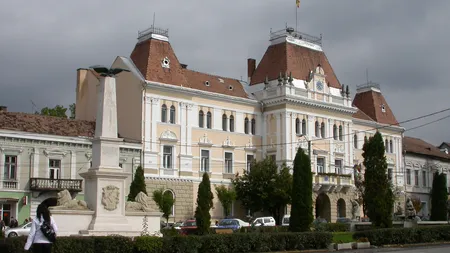 Accident şocant. Un angajat al Primăriei Odorheiu Secuiesc, omorât de copacul pe care îl tăia