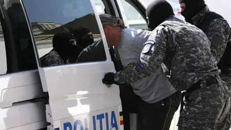 Percheziţii în Dâmboviţa. Zeci de persoane suspectate de cămătărie şi şantaj, duse la audieri