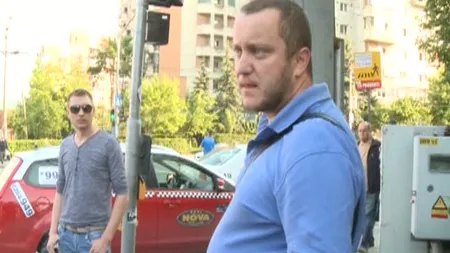Scandal în trafic, la Cluj. Un taximetrist a fost atacat de un pieton beat VIDEO