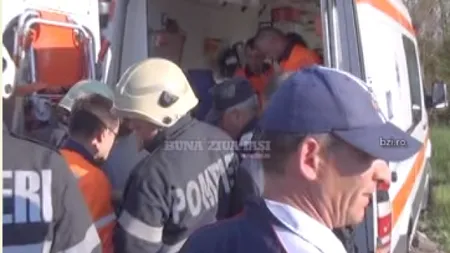 Una dintre fetele care s-au curentat în timp ce-şi făceau poze pe tren a murit la spital