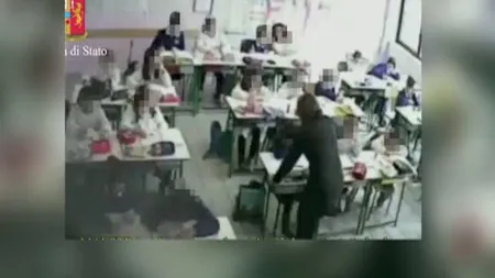 O învăţătoare din Italia, filmată în timp ce-şi înjura şi bătea elevii VIDEO