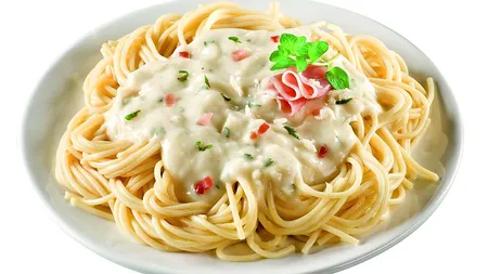 REŢETA ZILEI: Spaghete Carbonara cu şuncă şi parmezan