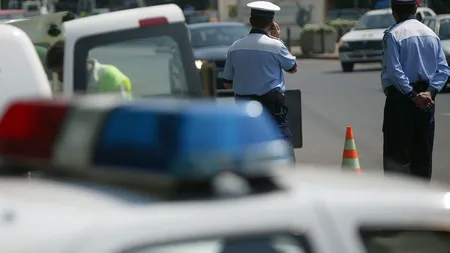 Substanţă alunecoasă pe carosabil, pe drumul dintre Piteşti şi Râmnicu Vâlcea