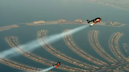 VIDEO INCREDIBIL. Doi piloţi s-au aventurat cu jetpackurile deasupra Dubaiului