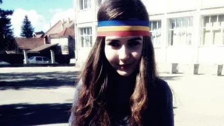 Sabina, eleva care a stârnit scandalul bentiţei tricolore, a pozat în ipostaze incendiare FOTO