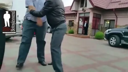 Imagini SCANDALOASE: Vameşi beţi, la un pas să se bată cu turiştii VIDEO