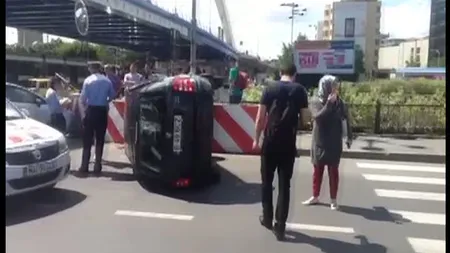 ACCIDENT în Capitală. Două maşini s-au ciocnit sub podul Basarab VIDEO