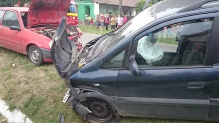 Accident grav în Timiş, după ce un şofer a intrat pe contrasens: Şapte persoane au fost rănite