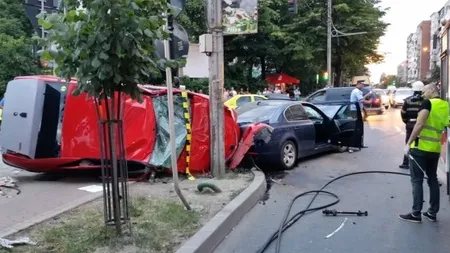 Accident ÎNGROZITOR între un BMW şi un Logan FOTO şi VIDEO