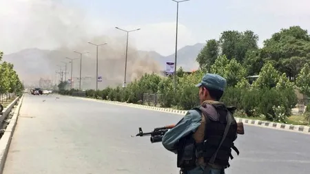 Parlamentul afgan, ţinta unui atac de proporţii al talibanilor: Patru bombe au explodat în faţa instituţiei