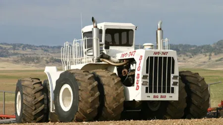 Cel mai mare tractor din lume: Are 900 de cai putere. GALERIE FOTO