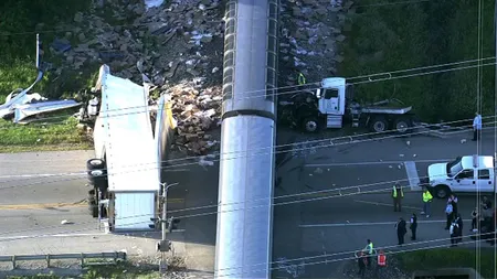 Accident spectaculos în SUA: Un camion cu şuncă a fost pulverizat de un tren VIDEO