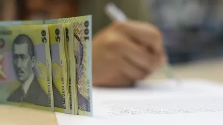 INCREDIBIL. Angajata unei bănci a făcut CREDITE FALSE. A furat peste 50.000 de lei