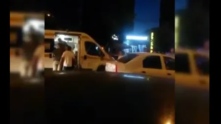 Poliţia din Buzău, în alertă. Un individ periculos a atacat cu un cuţit trei tineri VIDEO