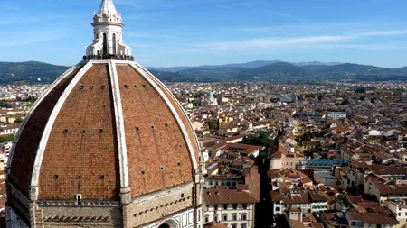 A primit o amendă usturătoare pentru că a urinat pe Domul Catedralei din Florenţa