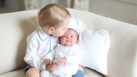 Primele POZE cu Prinţul George şi Prinţesa Charlotte FOTO
