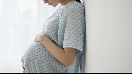 Femeie GRAVIDĂ în cinci luni şi soţul ei, bătuţi cu bestialitate de un consătean, în Botoşani