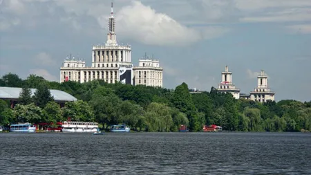 Un bebeluş a căzut în Lacul Herăstrău, după ce bona lui a scăpat căruciorul în apă