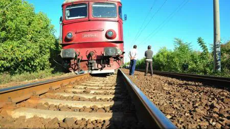 Un bărbat din Constanţa a murit după ce a intrat cu un ATV sub un tren