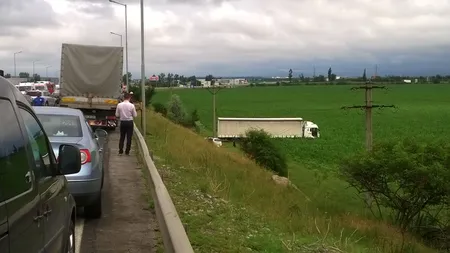 Accident TERIBIL în Prahova. Un TIR a sărit de pe un POD FOTO VIDEO