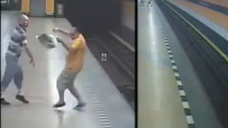 ATAC FILMAT la metrou. Un BĂRBAT este împins pe şine, din senin. Autorul este căutat de poliţie VIDEO