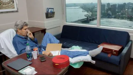 Secretarul de stat al SUA, în spital: Fotografie cu John Kerry la zece zile după o fractură de femur FOTO