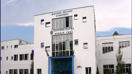 Lector universitar prins în flagrant în timp ce vindea lucrări de licenţă