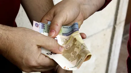 Angajaţii de la Casa de Pensii Bihor, acuzaţi de luare de mită, rămân în arest preventiv