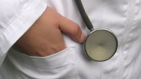 Scene HALUCINANTE într-un spital din Huşi. Mama unui băieţel bolnav, alungată de medic: 