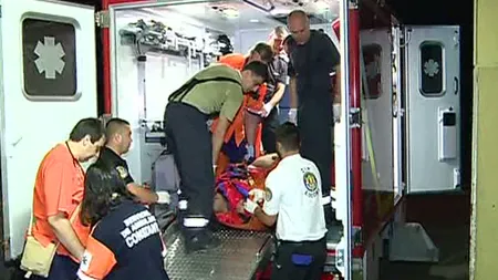 MISIUNE DIFICILĂ: Un pacient de 300 de kilograme, transportat cu o ambulanţă specială la spital VIDEO