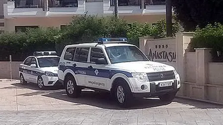 Români REŢINUŢI după ce au încercat să răpească copiii unor turişti în Cipru