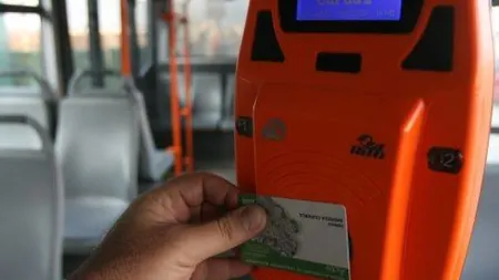 Sistemul informatic al RATB a picat şi nu a eliberat cartele. Călătorii au fost amendaţi