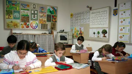Ministerul Educaţiei a finalizat metodologia pentru şcolarizarea românilor de pretutindeni