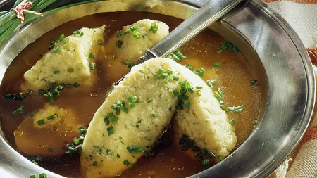 Supă de legume cu găluşte de griş