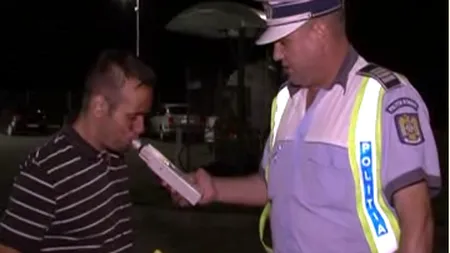 Un taximetrist BEAT şi SCANDALAGIU a intrat într-un TIR. Trei clienţi au ajuns la spital VIDEO