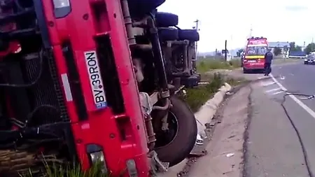 O autoutilitară cu 18 tone de carne s-a răsturnat în Braşov VIDEO