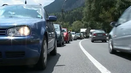 AGLOMERAŢIE pe Valea Prahovei pe sensul spre Bucureşti. Vezi SITUAŢIA DRUMURILOR
