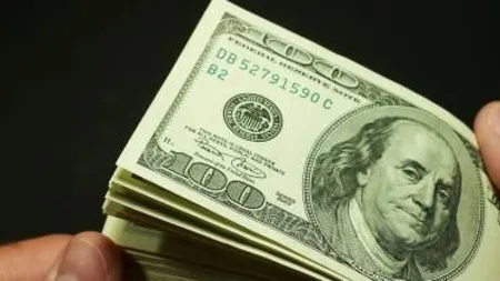 Două sute de aleşi locali, PĂCĂLIŢI cu 1.200 de dolari. Au dat bani pentru a participa la un curs în SUA