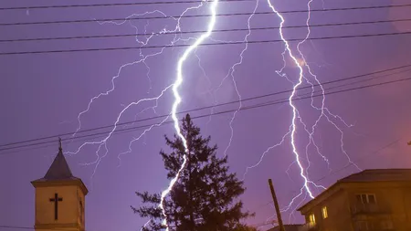 Imagini spectaculoase cu furtuna de la Oradea