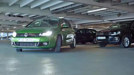 Volkswagen testează o tehnologie prin care maşinile îşi vor căuta singure loc de parcare