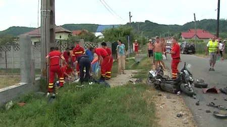 Accident grav în Argeş. Un tânăr a fost rănit de un camion, după o cursă cu scuterul VIDEO