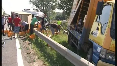 Accident în lanţ în Mehedinţi. Un şofer neatent s-a izbit de un TIR şi apoi a lovit alte două maşini VIDEO