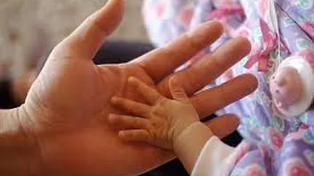 Peste 4.000 de copii erau adoptabili la finele lunii martie 2015, în România