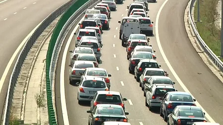 TRAFIC intens pe A2, în cel mai aglomerat weekend pe litoral. Circulaţie îngreunată şi pe DN1