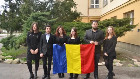 Echipa de elevi a României la Campionatul Mondial de Dezbateri din Singapore